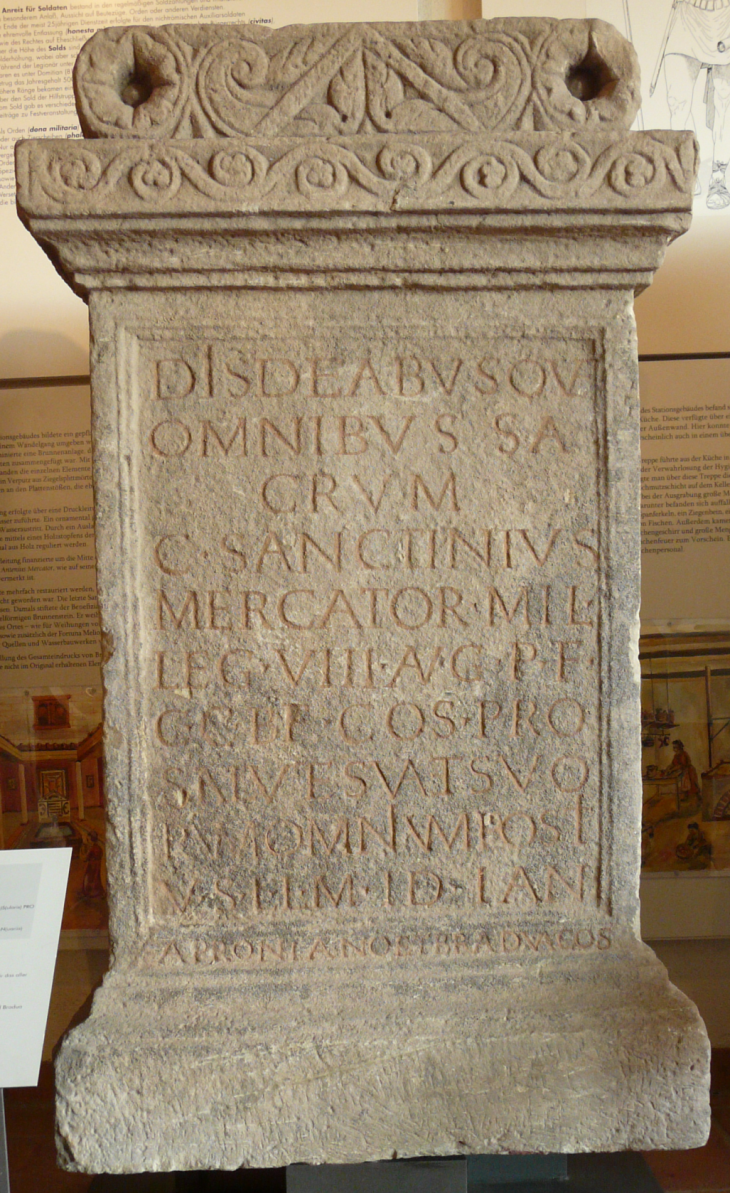 Fig. 6 : Autel votif de Caius Sanctinius Mercator provenant de la statio d’Obernburg sur le limes du Main, en Germanie supérieure.